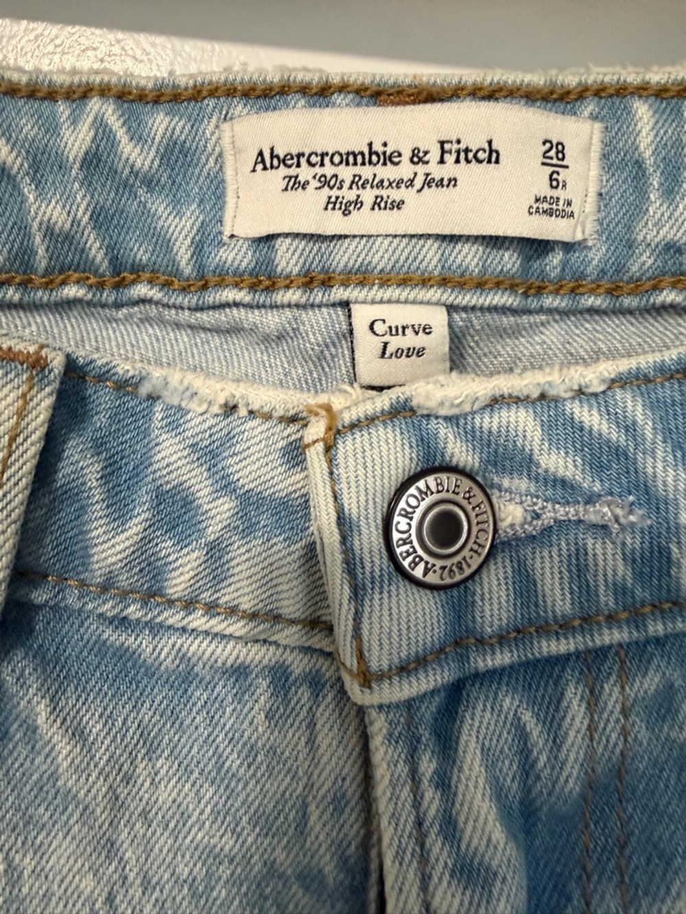 Abercrombie & Fitch Curve Love 90s Relaxed High Rise Jean - Picture 2 of 4